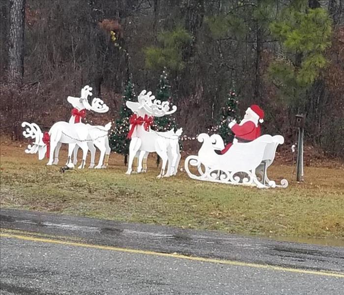 Santa and his reindeer on the side of the road in Doddridge, AR