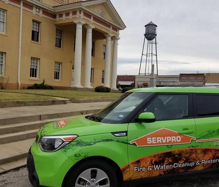 SERVPRO of Texarkana car infront of Cass Couny Courthouse